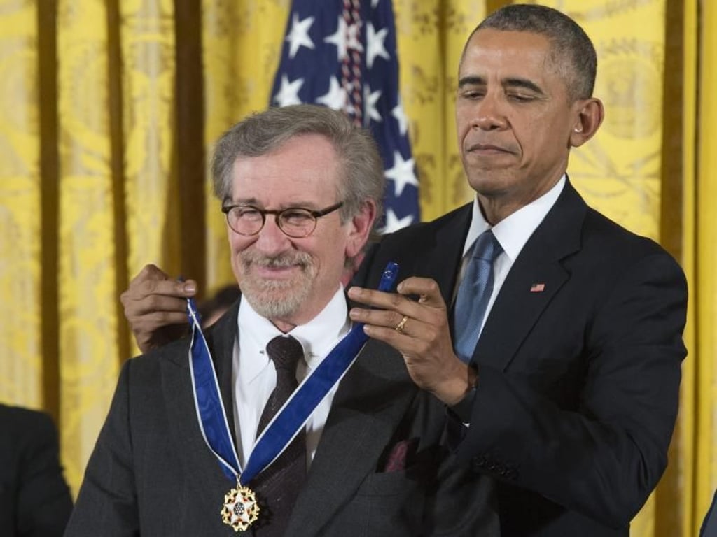 Präsidialer Ritterschlag: Steven Spielberg bei der Zeremonie mit Barack Obama. Foto: Michael Reynolds.