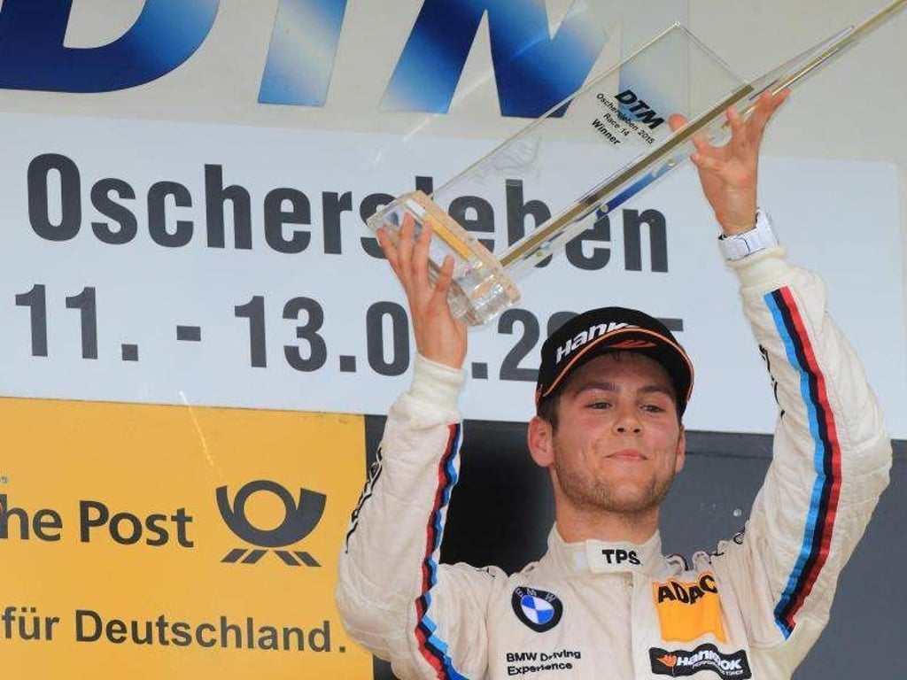 BMW-Pilot Tom Blomqvist bejubelt seinen Sieg beim 14. Saisonlauf. Foto: Jens Wolf