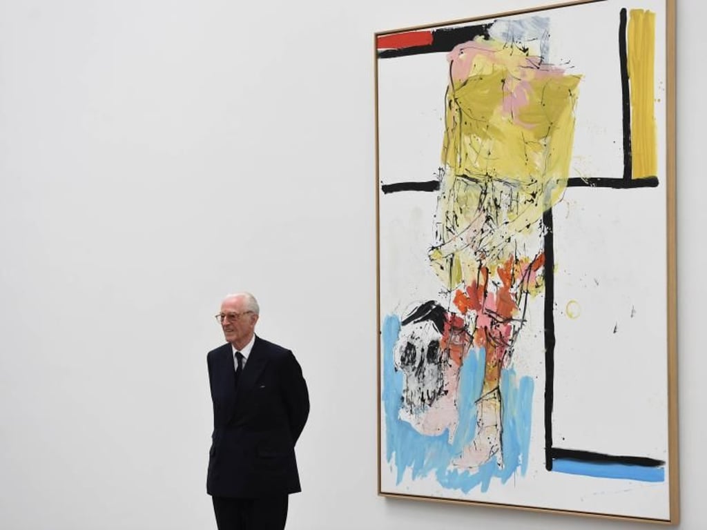 Herzog Franz von Bayern vor dem Baselitz-Werk «Piet in kurzer Hose (Remix) aus dem Jahr 2008. Foto: Felix Hörhager