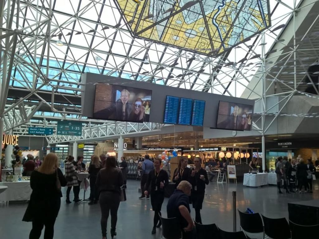 Der Flughafen Keflavik wird auch von Billigfliegern genutzt, die Anreise nach Island muss deshalb nicht teuer sein. Foto: Inspired by Iceland