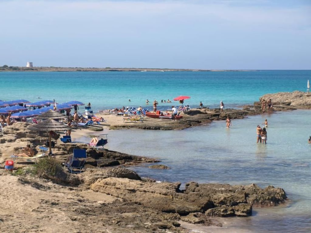 Baden geht natürlich auch: Sauber und ordentlich ist der Suina-Strand, der Schweine-Strand. Foto: Doris Burger