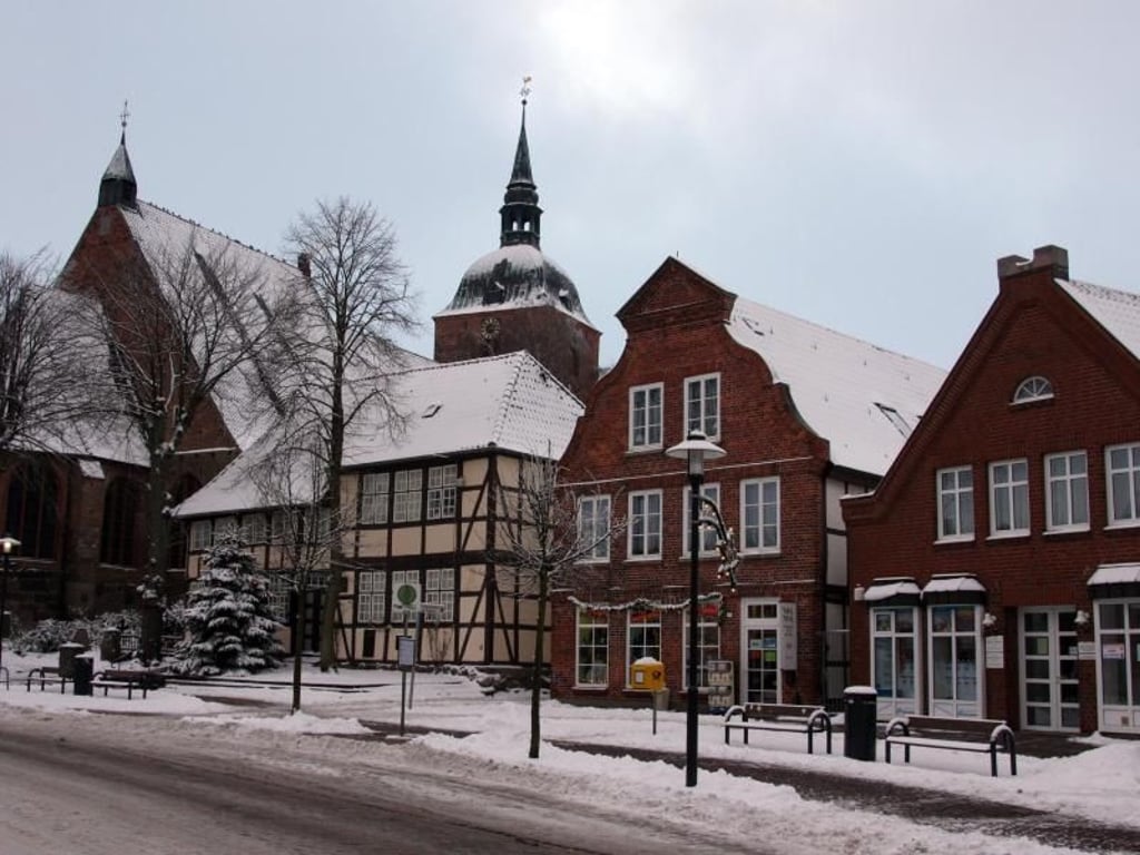 Winter auf der Insel: Burg ist der zentrale Ort auf Fehmarn. Foto: www.fehmarn-echo.de/dpa-tmn