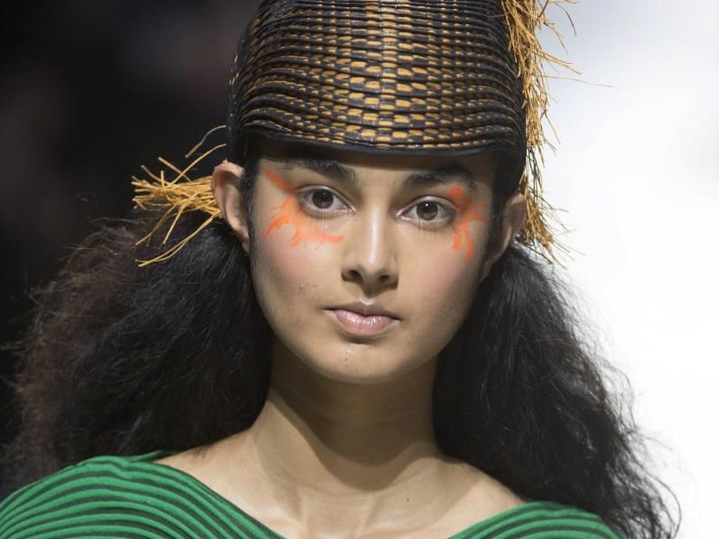 Mode aus dem Hause Issey Miyake in Paris. Foto: Caroline Blumberg