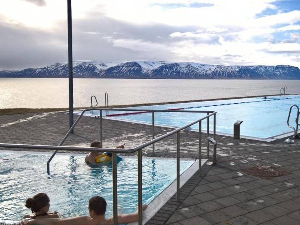 Das Thermalbad von Hofsós ist eine günstige Alternative zur berühmten Blauen Lagune. Foto: Inspired by Iceland