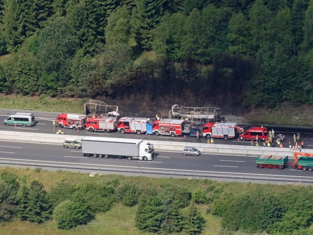 Die Unfallstelle auf der Autobahn A9 bei Münchberg. Foto: Bodo Schackow