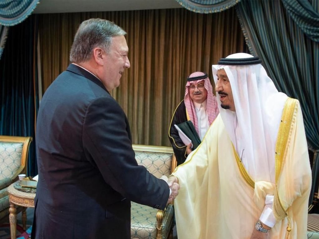 König Salman bin Abdulaziz Al Saud von Saudi-Arabien empfängt Mike Pompeo zu einem Gespräch. Foto: Saudi Press Agency