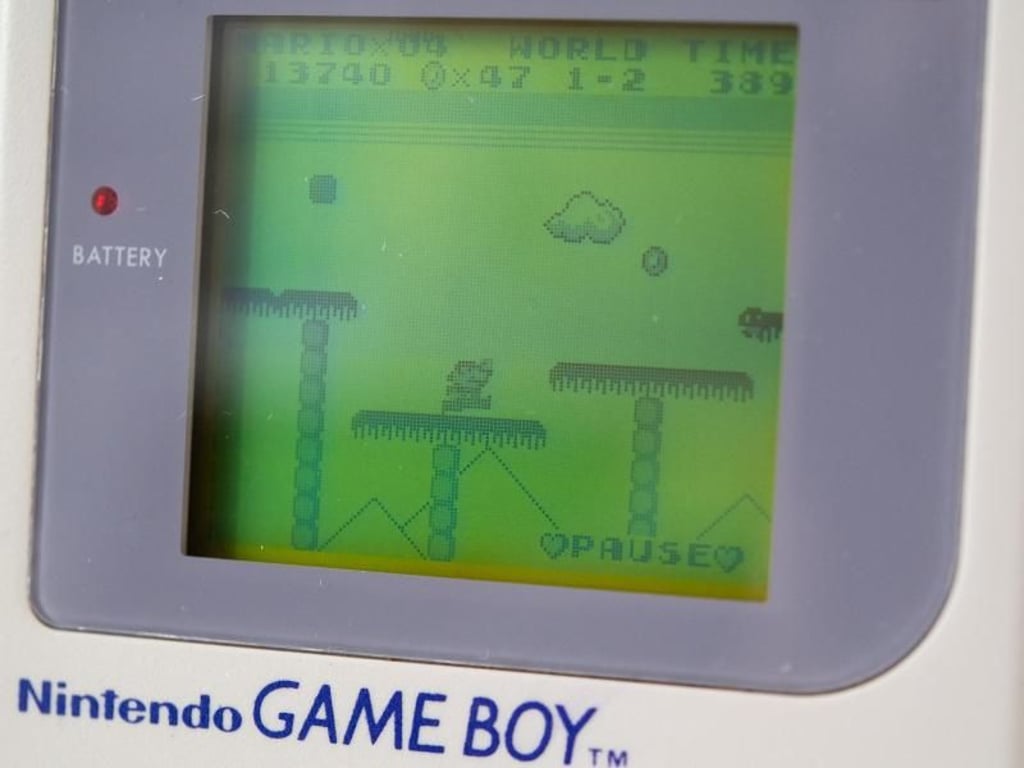 Rennen, springen, und das alles im richtigen Takt: «Super Mario Land» ist eines der bekanntesten Spiele für den Game Boy. Foto: Andrea Warnecke