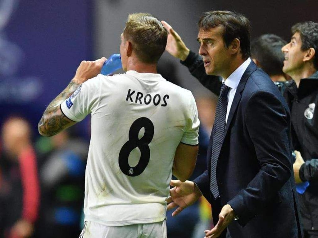 Reals Toni Kroos (l) und Ex-Coach Julen Lopetegui. Foto: Marius Becker