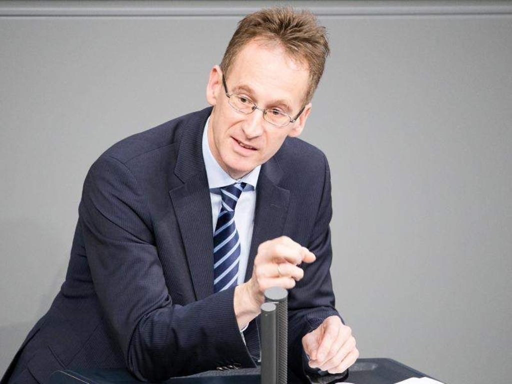 Der CDU-Politiker Detlef Seif im Bundestag: Sein Vortrag des Böhmermann'schen Schmähgedichts sorgte für Empörung. Foto: Michael Kappeler/Archiv