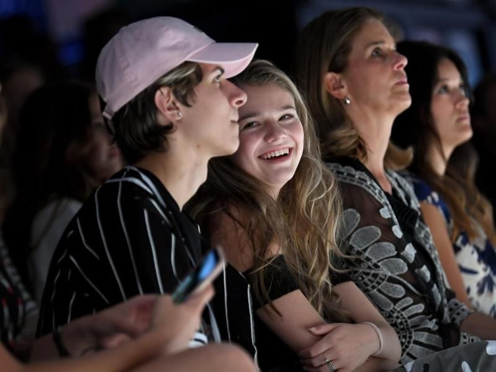 Teenie-Star Lukas Rieger und YouTuberin Faye Montana Briest haben Spaß. Foto: Britta Pedersen