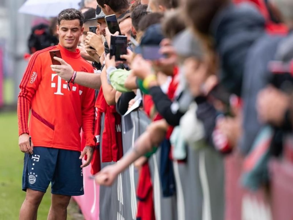Selfie mit den Bayern-Fans: Neuzugang Philippe Coutinho. Foto: Sven Hoppe