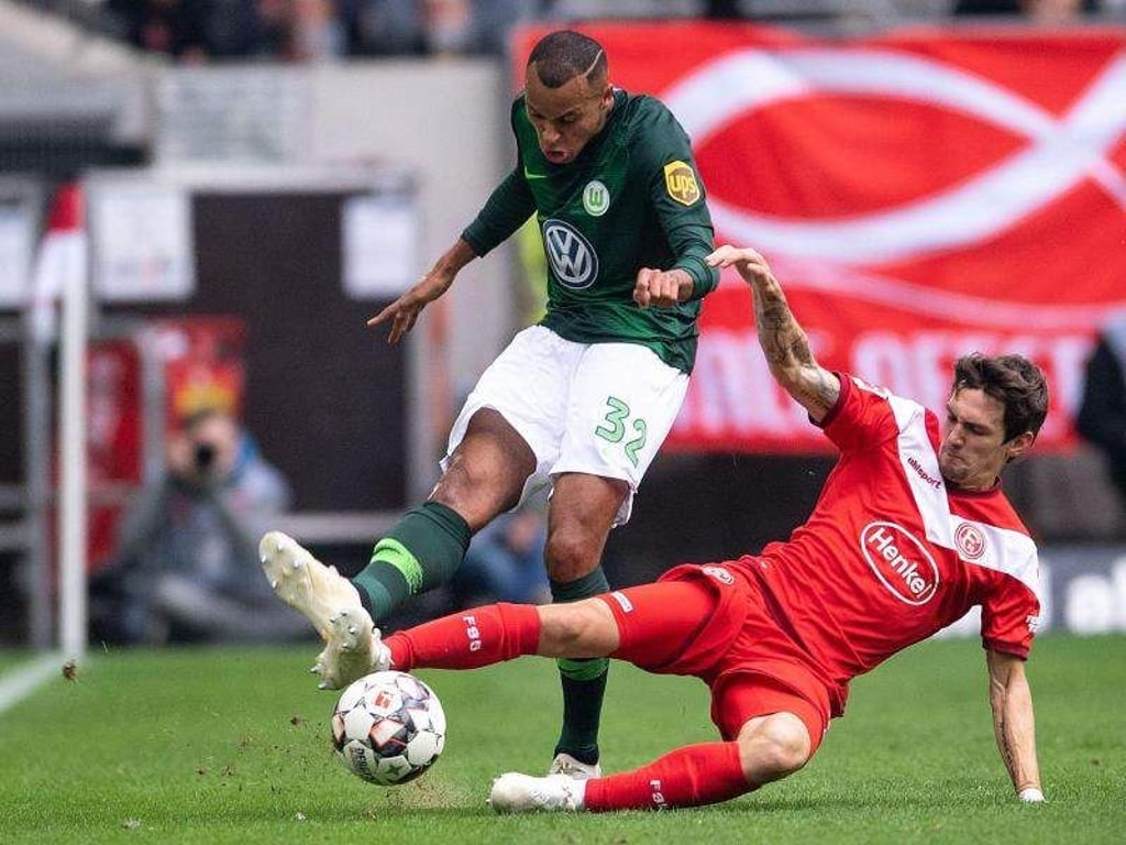 Wolfsburg muss vorerst auf Marcel Tisserand (l) verzichten. Foto: Marius Becker