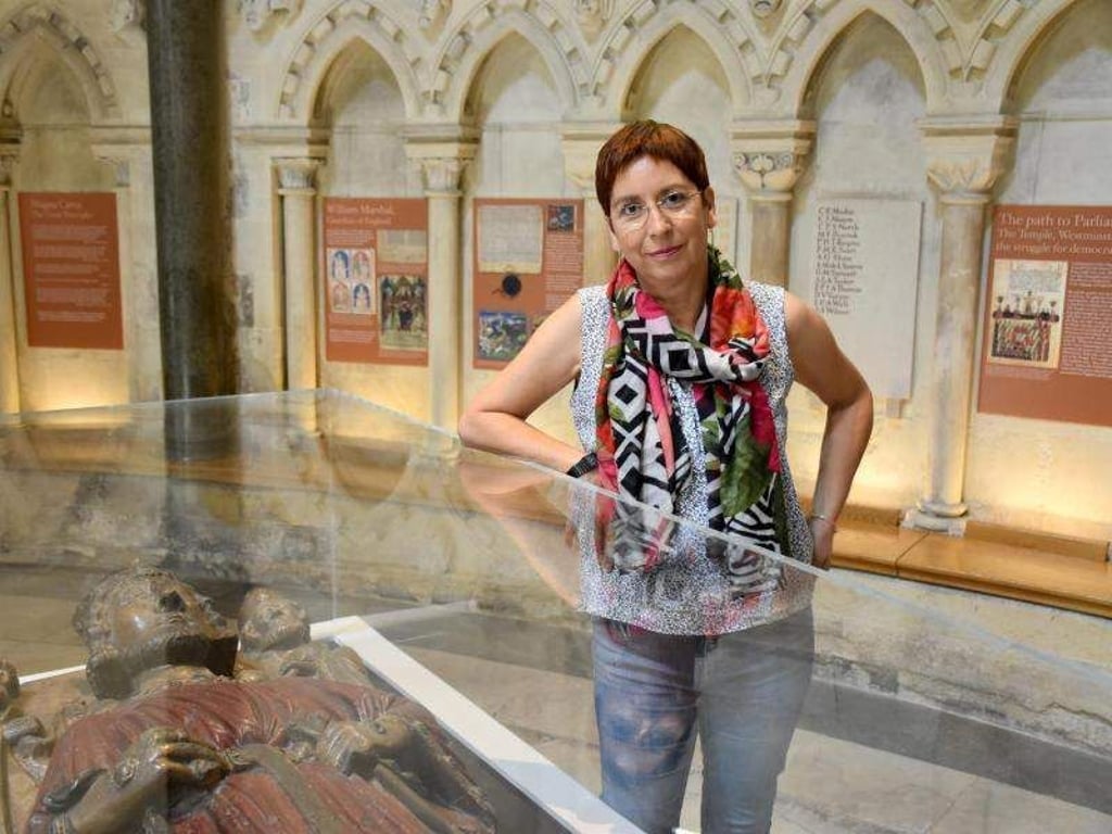 Die deutsche Schriftstellerin Rebecca Gable thematisiert in ihrem neuen Roman «Teufelskrone» die Regierungszeit König Johns I. Foto: Chris Melzer