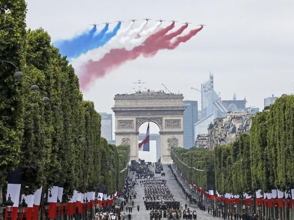 Seit 1980 ist der Vorzeigeboulevard Champs-Élysées Schauplatz des Militärspektakels. Foto: Michel Euler/AP