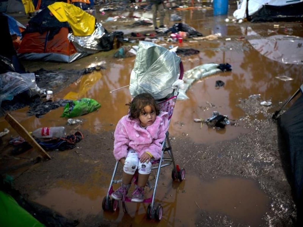 Aus dem Elend geflohen, im Elend gelandet: Ein kleines Mädchen in einer Notunterkunft an der mexikanischen Grenze zu den USA. Foto: Ramon Espinosa/AP