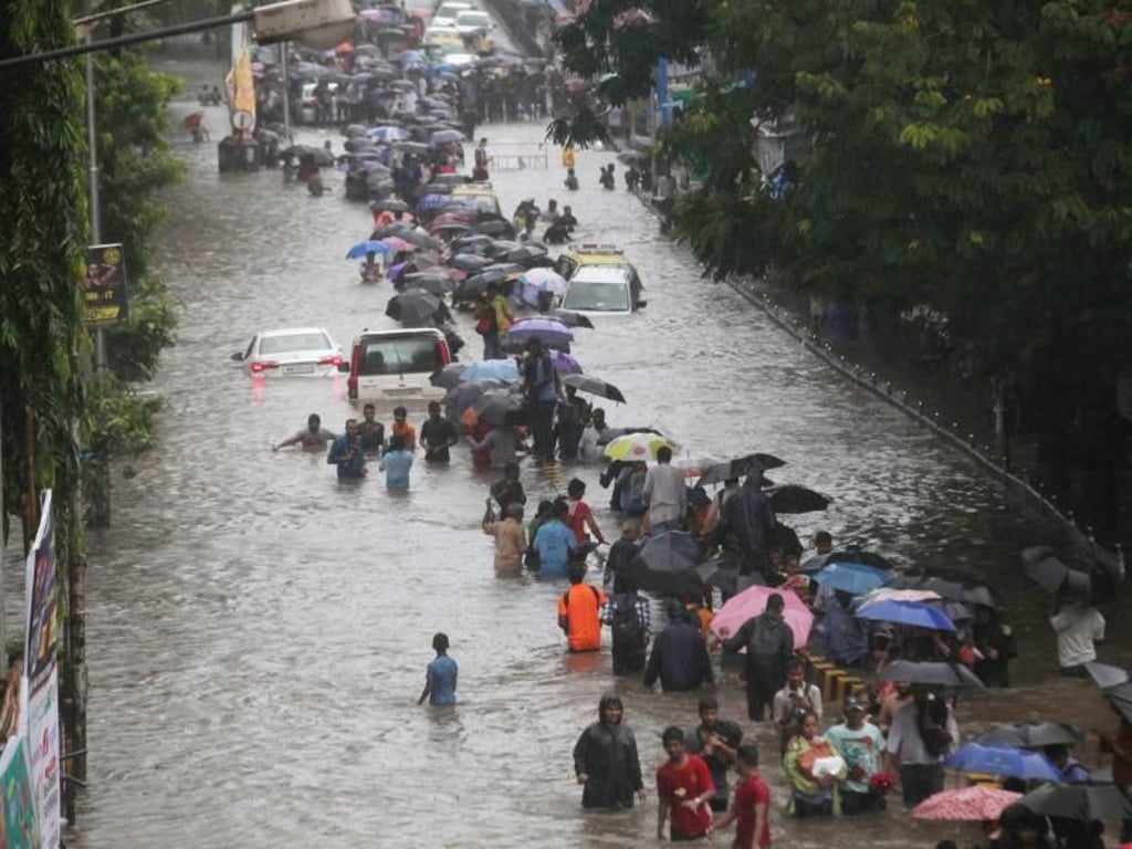 Heftige Regenfälle haben Teile der indischen Metropole Mumbai lahmgelegt. Foto: MUM-Imtiyaz Shaikh/PTI