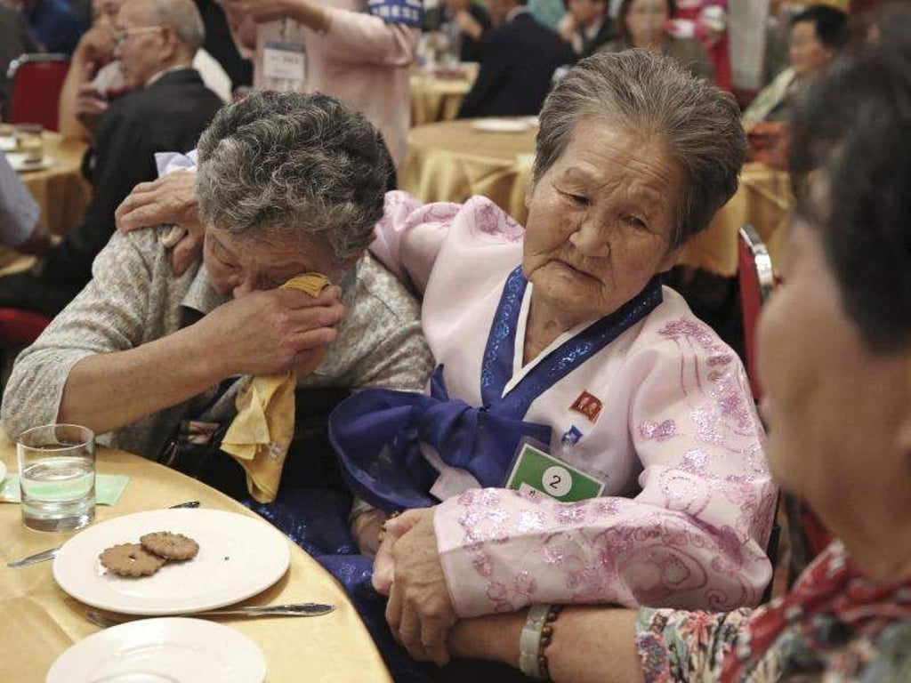 Erstmals seit drei Jahren konnten sich Angehörige von koreanischen Familien in Nordkorea treffen. Foto: KOREA POOL