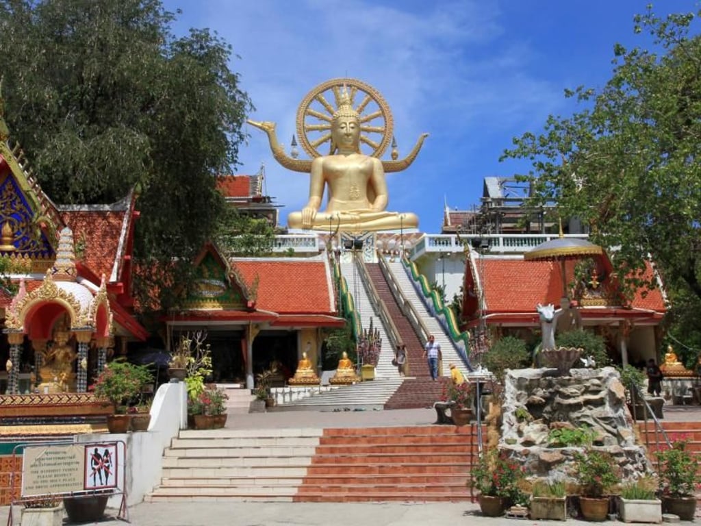Eines der beliebtesten Touristenziele auf Koh Samui ist der Phra Yai-Tempel. Foto: Michael Juhran