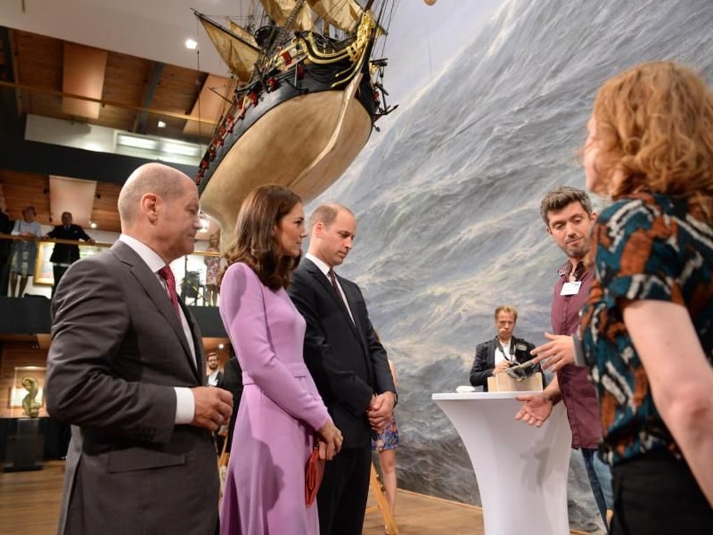 Ein Schiff wird kommen... William und Kate besichtigen das Internationale Maritime Museum der Hansestadt. Foto: Daniel Bockwoldt