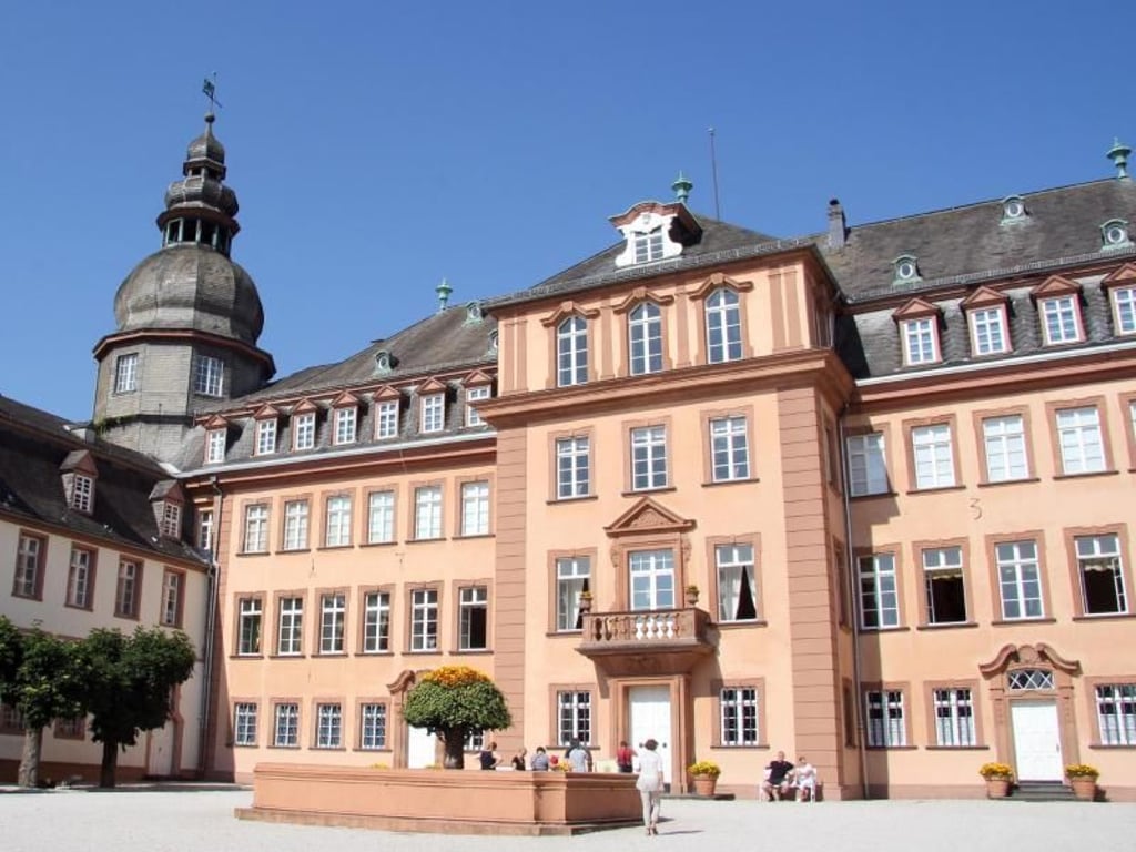 Herrschaftliche Wohnstätte: Im Berleburger Schloss lebt seit mehr als 750 Jahren die Fürstliche Familie Sayn-Wittgenstein-Berleburg. Foto: Bernd F. Meier
