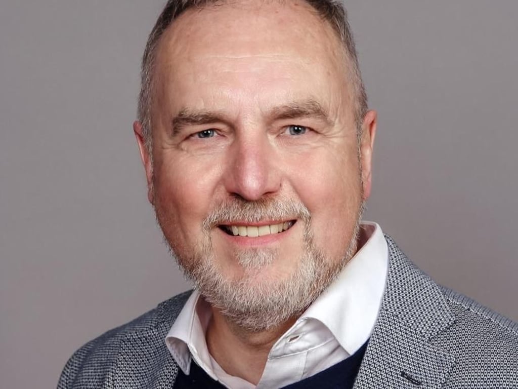 Dr. med. Alfred Wiater ist Kinder- und Jugendarzt in Köln und Vorstandsreferent der Deutschen Gesellschaft für Schlafforschung und Schlafmedizin (DGSM). Foto: Fotostudio CoellnColoer/dpa-tmn
