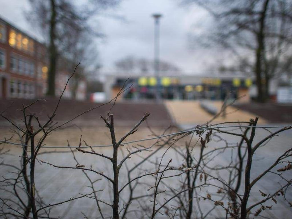 Schulhof im Kieler Stadtteil Gaarden. Ein 30-Jähriger soll ein siebenjähriges Mädchen in Kiel verschleppt und sexuell schwer missbraucht haben. Foto: Lukas Schulze