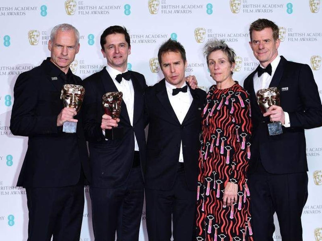 Für «Three Billboards Outside Ebbing, Missouri» gab es fünf Baftas: Darüber freuen sich Martin Mcdonough (l-r), Pete Czernin, Sam Rockwell, Frances McDormand und Graham Broadbent. Foto: Ian West/PA Wire