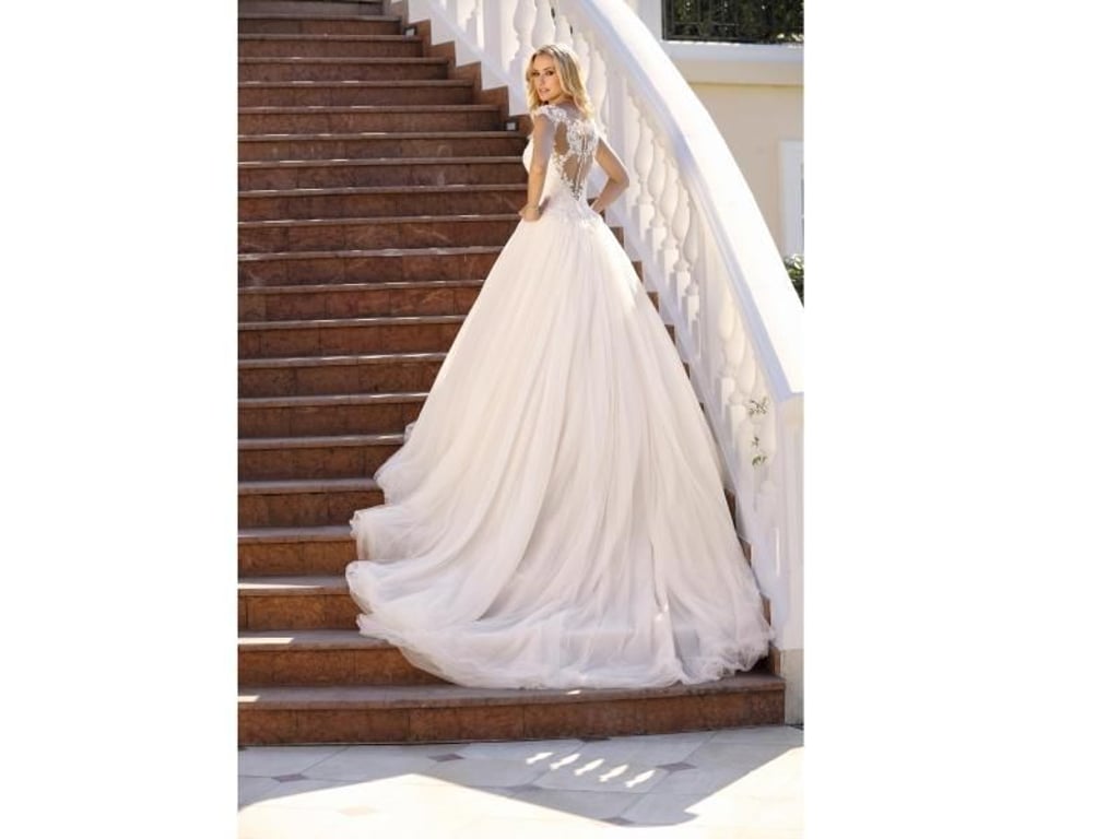 Einmal wie eine Prinzessin aussehen, das ist 2019 auch mit einer A-Line möglich, wie das oppulente Kleid von Ladybird zeigt (Preis auf Anfrage). Foto: Ladybird