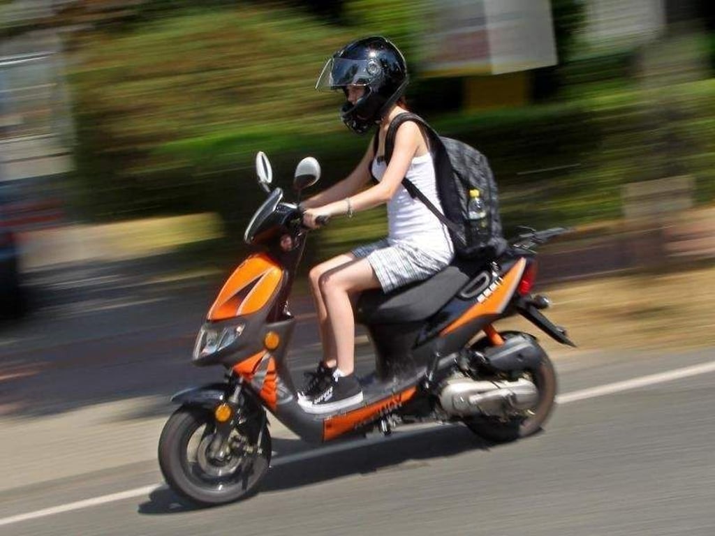 15-Jährige sollen in Zukunft Moped fahren dürfen. Foto: Roland Weihrauch/Archiv
