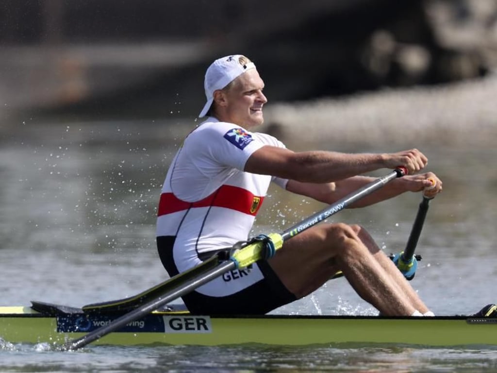 Oliver Zeidler belegt im Finale der Einer den ersten Platz. Foto: Matthias Schrader/AP