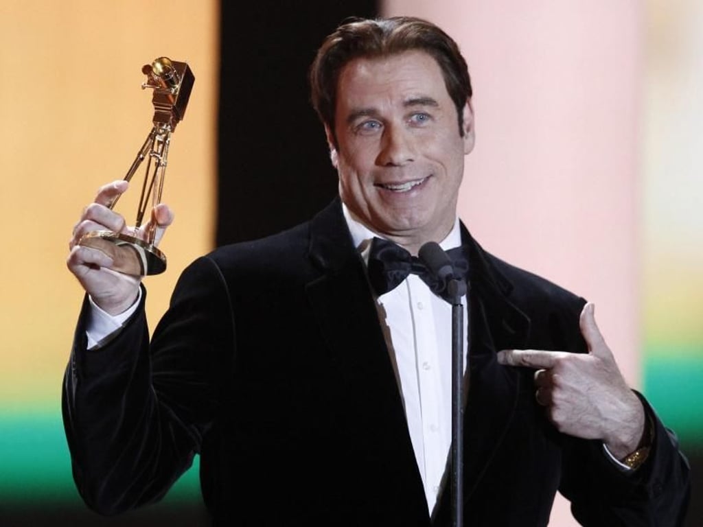 John Travolta mit Goldener Kamera in Berlin. Foto: Tobias Schwarz/Reuters