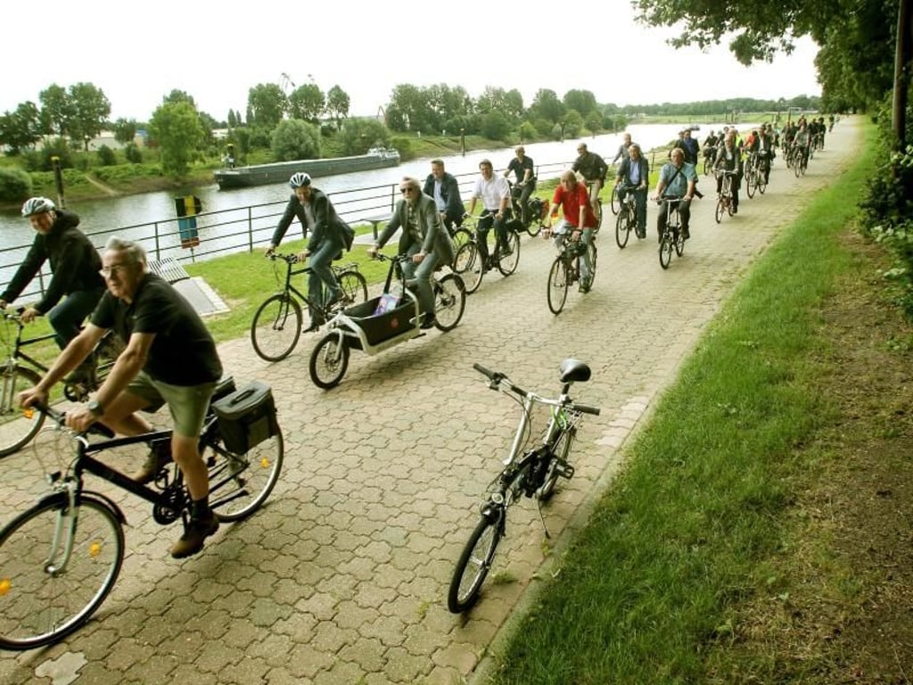Der Endausbau des Ruhrtalradweges, der bei Fertigstellung rund 230 Kilometer lang sein wird, hat mit dem Bau des Teilstücks an der Ruhrmündung begonnen. Foto: Roland Weihrauch