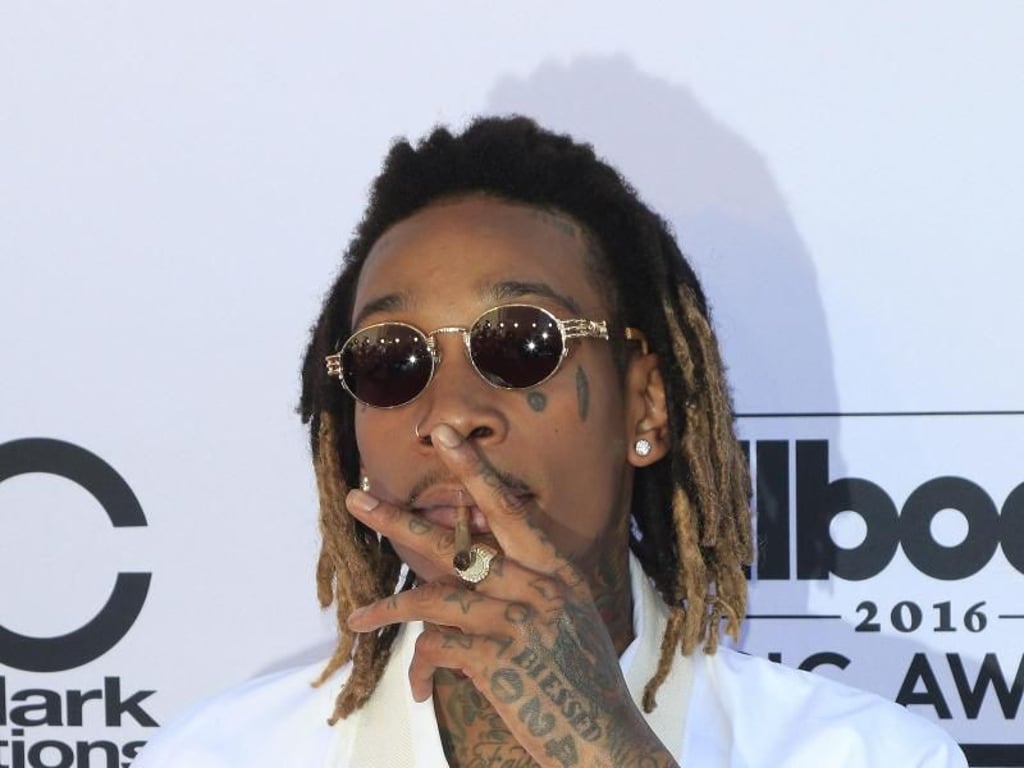 Wiz Khalifa - wie immer mit Fluppe - bekam zwei Trophäen. Foto: Nina Prommer