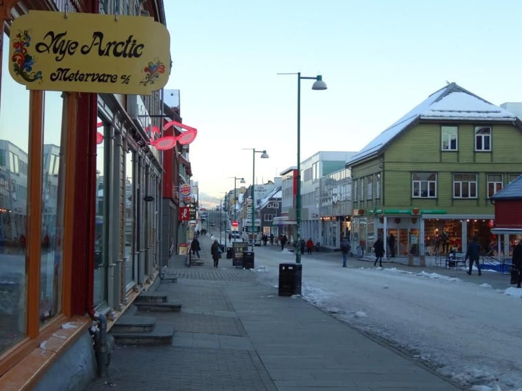Die kleine Stadt Tromsö in Nordnorwegen boomt - wegen der Polarlichter. Von Deutschland aus gibt es im Winter sogar Direktflüge in die Stadt. Foto: Andrea Warnecke