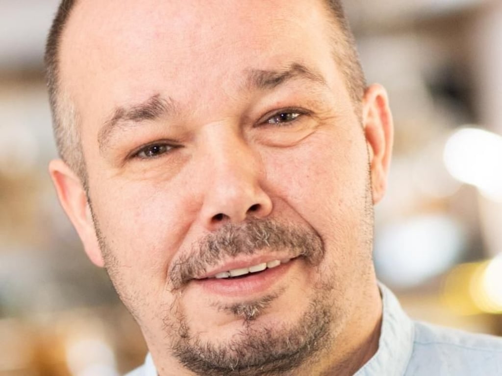 Zum Themendienst-Bericht von Tom Nebe vom 16. Januar 2019: Aurick Günther ist Geschäftsführer und Koch des Restaurants Volkskammer in Berlin. Foto: Franziska Gabbert