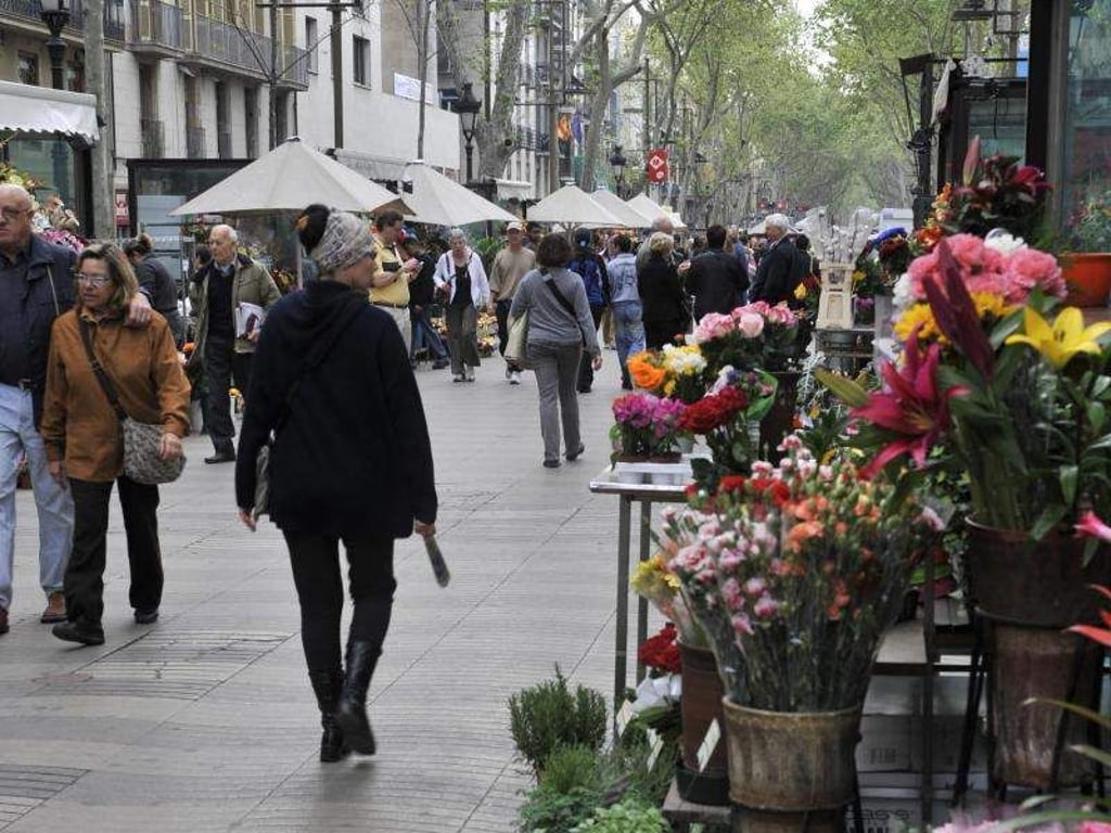Die Flaniermeile Las Ramblas im Zentrum von Barcelona. Foto: Achim Scheidemann/Archiv