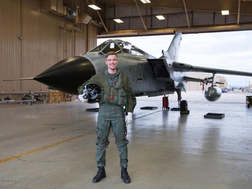 Wer wie Robert Klawonn, Hauptmann im fliegerischen Ausbildungszentrum auf der Holloman Air Force Base, zur Luftwaffe möchte, muss Durchhaltevermögen, mentale Belastbarkeit und motorische Fähigkeiten unter Beweis stellen. Foto: Bundeswehr/Jane Hannemann
