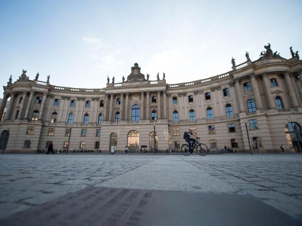 Auf dem Bebelplatz vor der Humboldt-Universität verbrannten die Nazis 1933 die Bücher Kästners. Foto: Lisa Ducret
