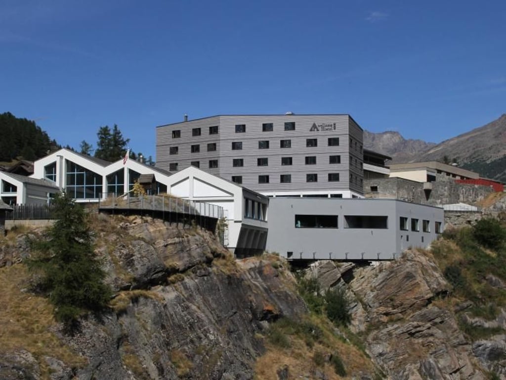 Eine Jugendherberge - wie hier in Saas Fee die «Wellness-Herberge 4000» - ist eine günstige Alternative zum Hotel. Foto: Verena Wolff