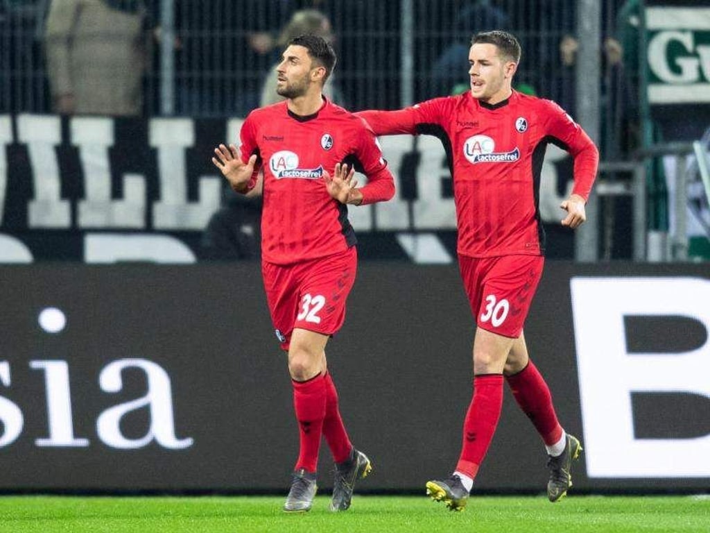Vincenzo Grifo (l) spielt nur auf Leihbasis beim SC Freiburg. Foto: Marcel Kusch