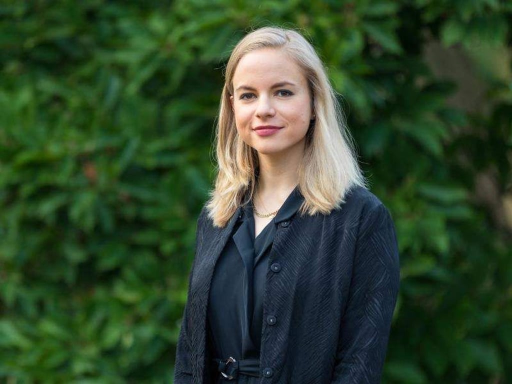 Julia Engelmann spielt mit Worten. Foto: Mohssen Assanimoghaddam