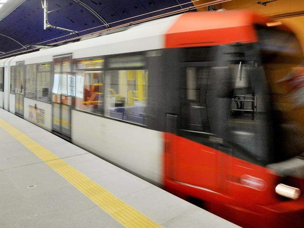 Ein 26-jähriger Mann soll eine amerikanische Touristin gegen eine einfahrende U-Bahn gestoßen haben. Foto: Henning Kaiser