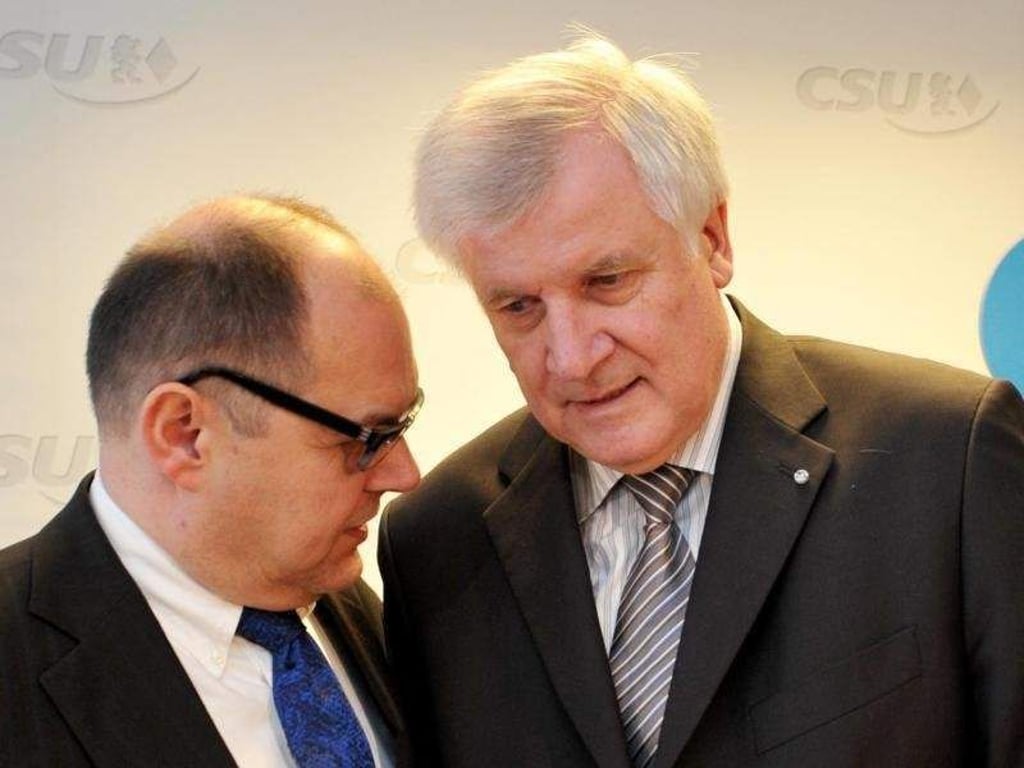 Horst Seehofer (r) und Christian Schmidt (CSU). Foto: Frank Leonhardt