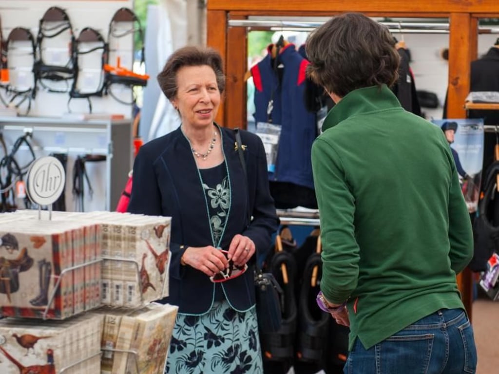 Die britische Prinzessin interessiert sich für Reitsportausrüstung. Fotoi: Philipp Schulze Foto: Philipp Schulze
