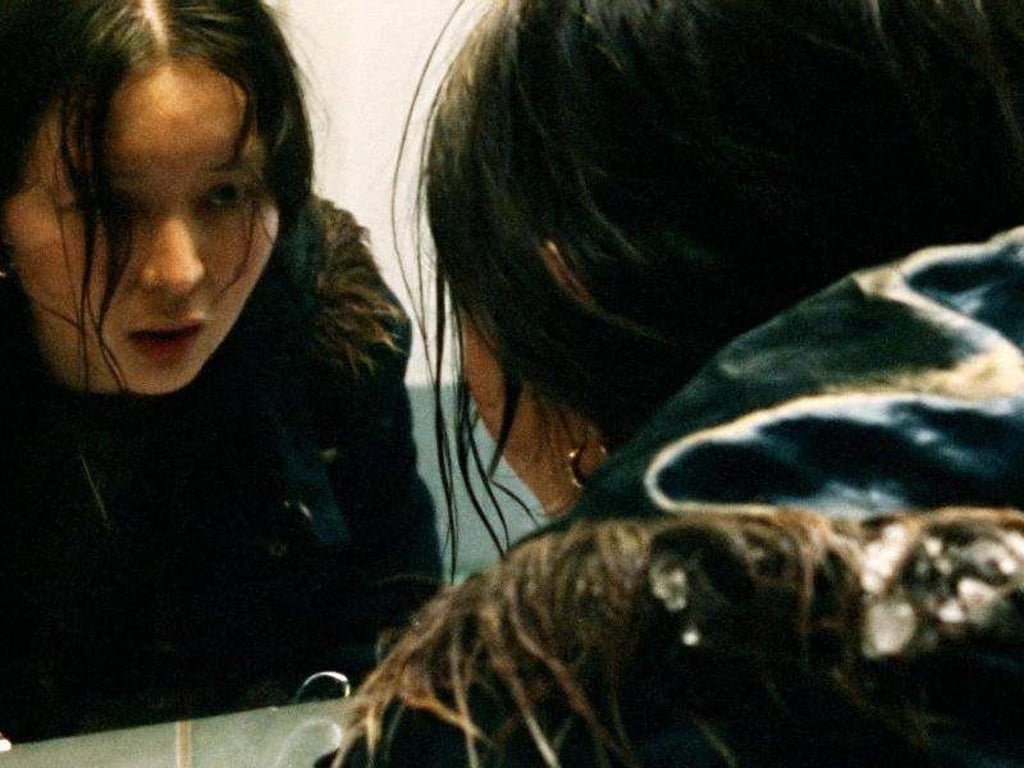Ayka (Samal Yeslyamova) lebt als illegale Hilfsarbeiterin in Russland. Ihre prekäre Lage zwingt sie dazu, ihr Kind zurückzulassen. Foto: -/Neue Visionen Filmverleih