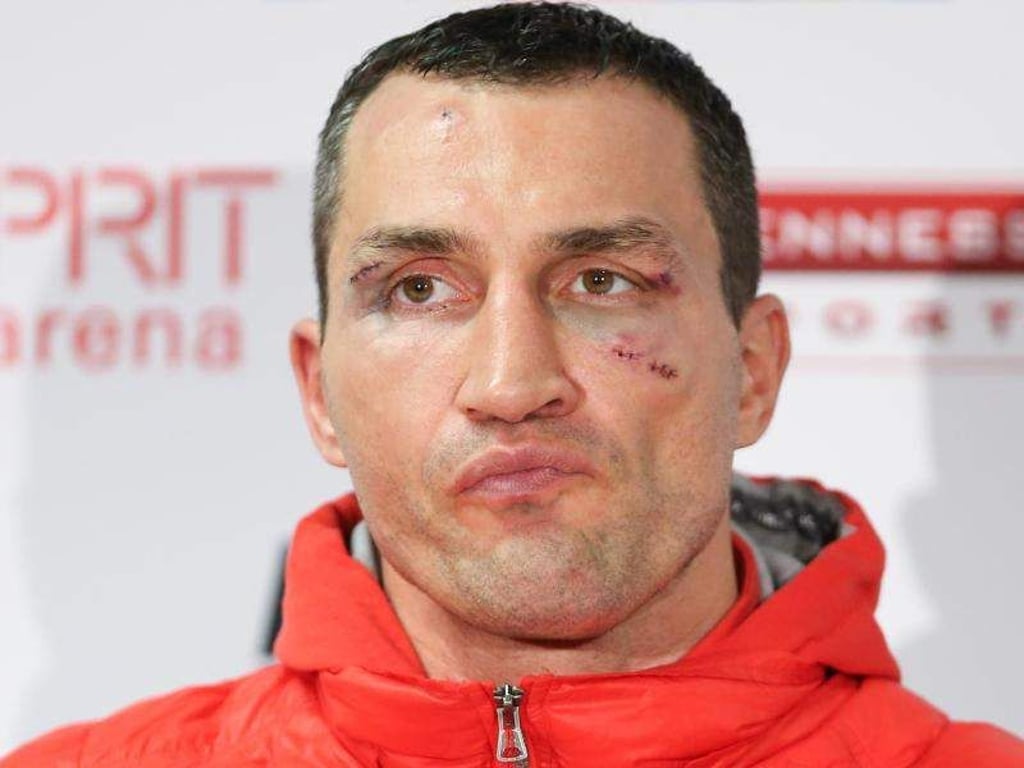 Wladimir Klitschko nach dem verlorenen Boxkampf gegen Fury. Foto: Friso Gentsch