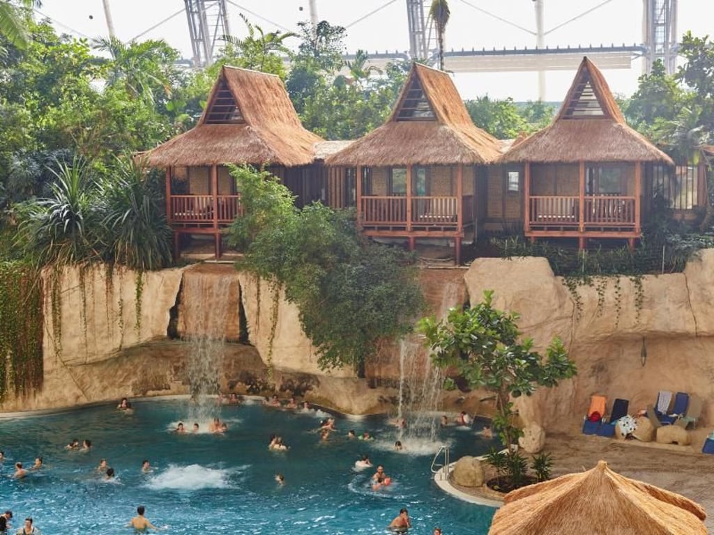 Junior-Suite am Wasserfall: Ob hier Südsee-Feeling aufkommt? Foto: Tropical Islands