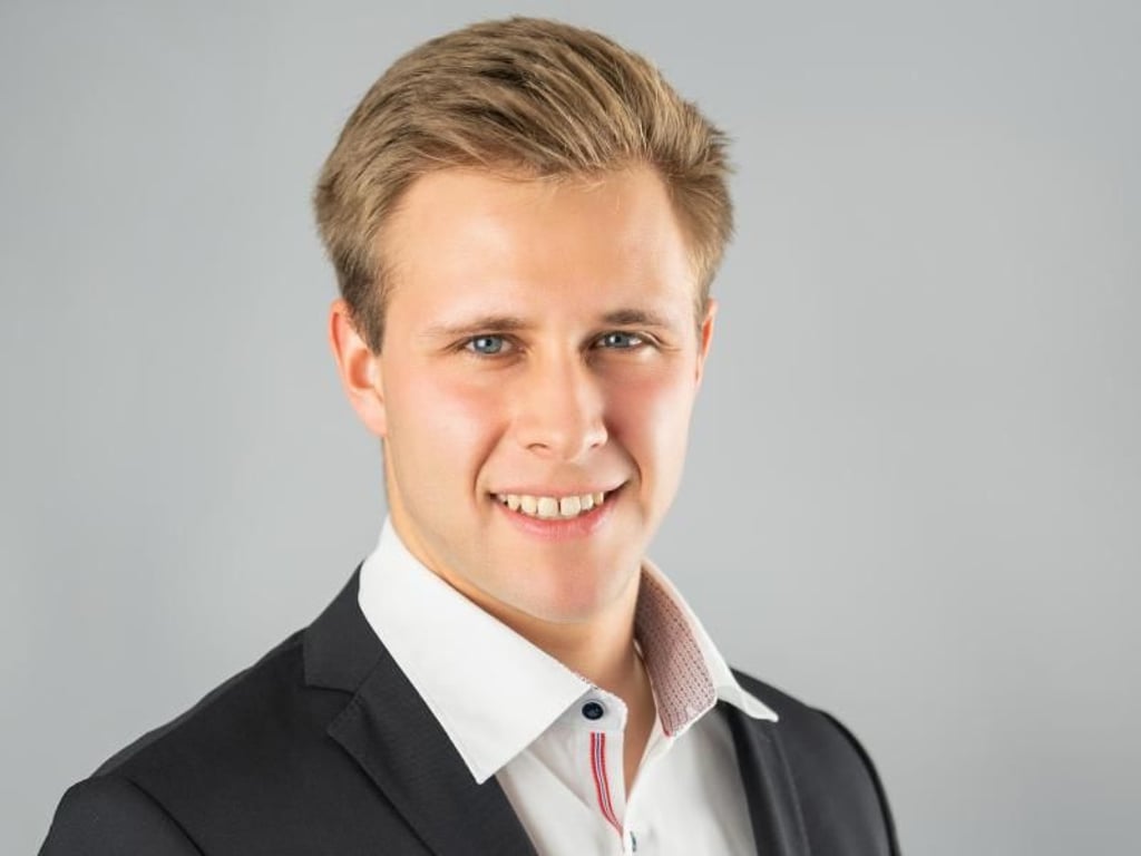 Lukas Klingholz ist Referent Big Data & Künstliche Intelligenz beim IT-Branchenverband Bitkom. Foto: Bitkom