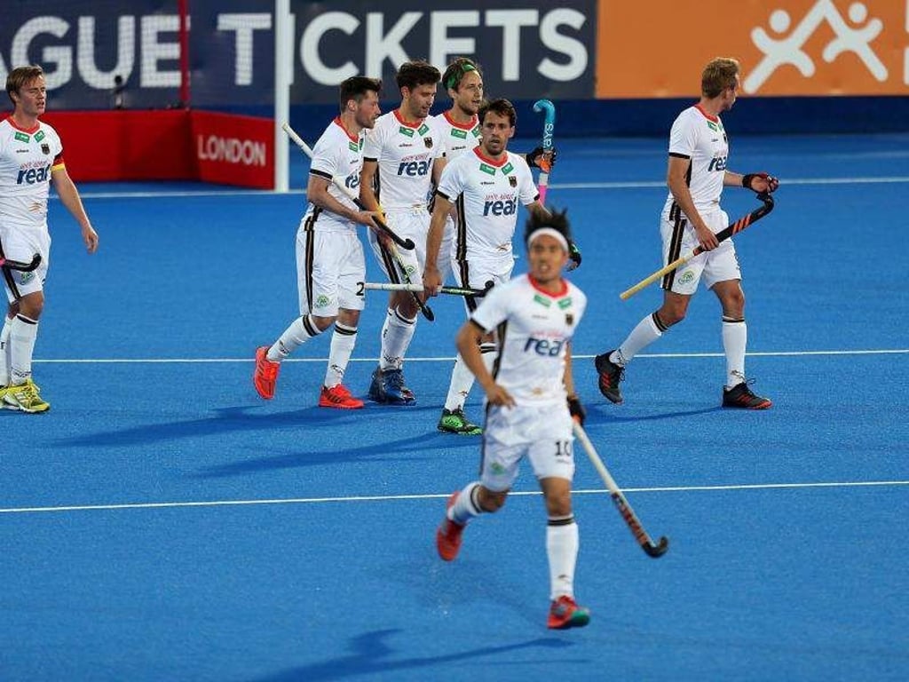 Deutschlands Hockey-Herren feiern den Sieg gegen Großbritannien. Foto: Steven Paston/PA Wire