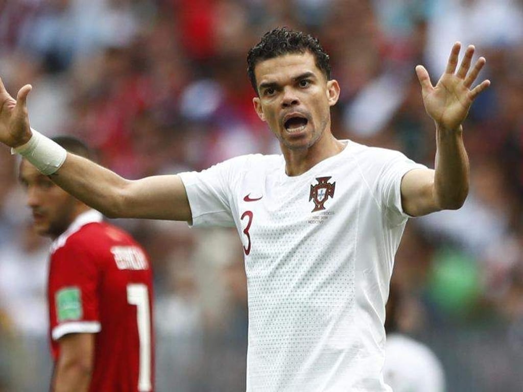 Sorgte nach dem Spiel gegen Marokko für Verwirrung: Portugals-Verteidiger Pepe. Foto: Matthias Schrader/AP